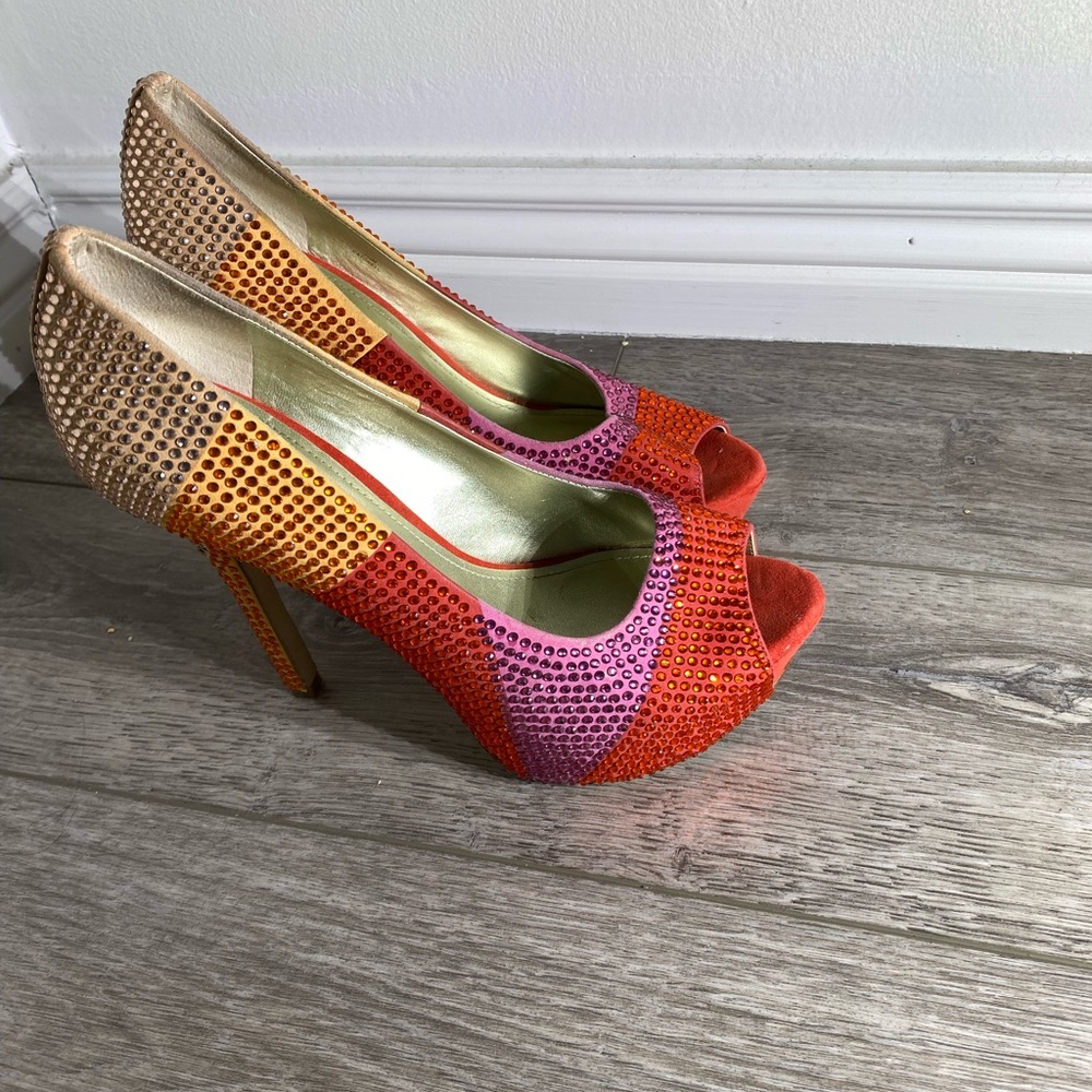 Beautiful multi colored heels. These shoes dazzle and I’ve gotten compliments
